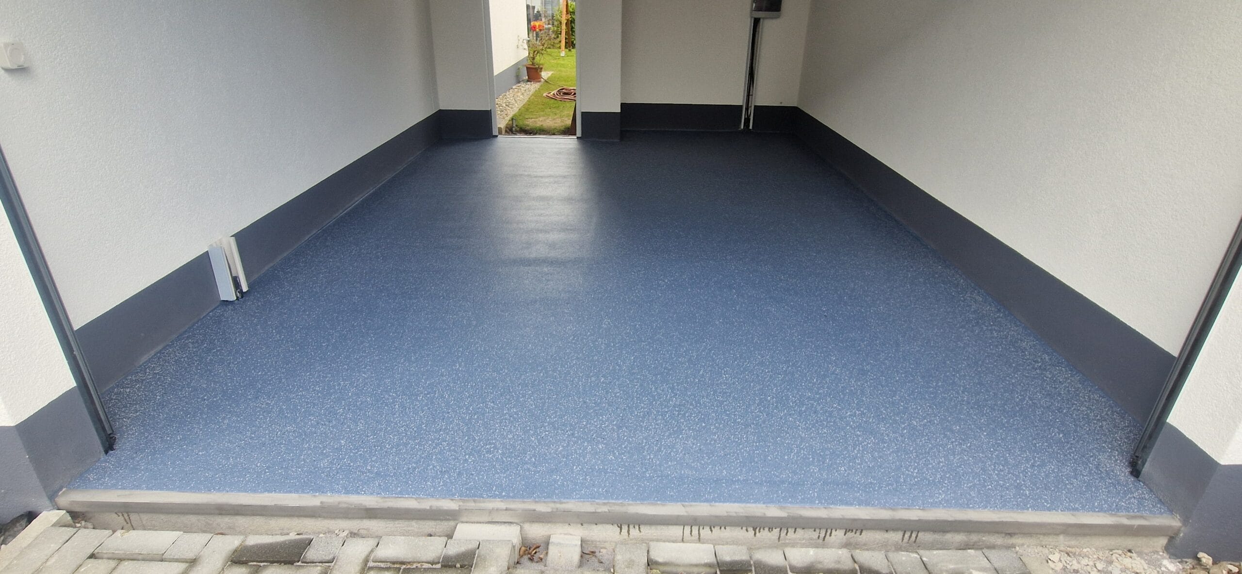 Garagenboden nach der Beschichtung im Triflex-Chipsdesign